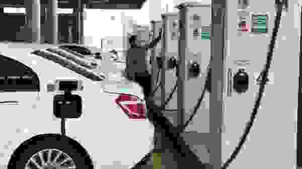 【充电桩用380伏还是用220伏好 7kw充电桩能接家用220v电吗】图3