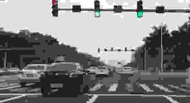 【手动挡等红绿灯快停车时要换一档吗？】图3