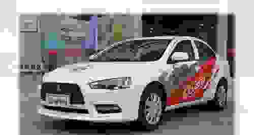 靠边停车30公分怎么找点对吗?